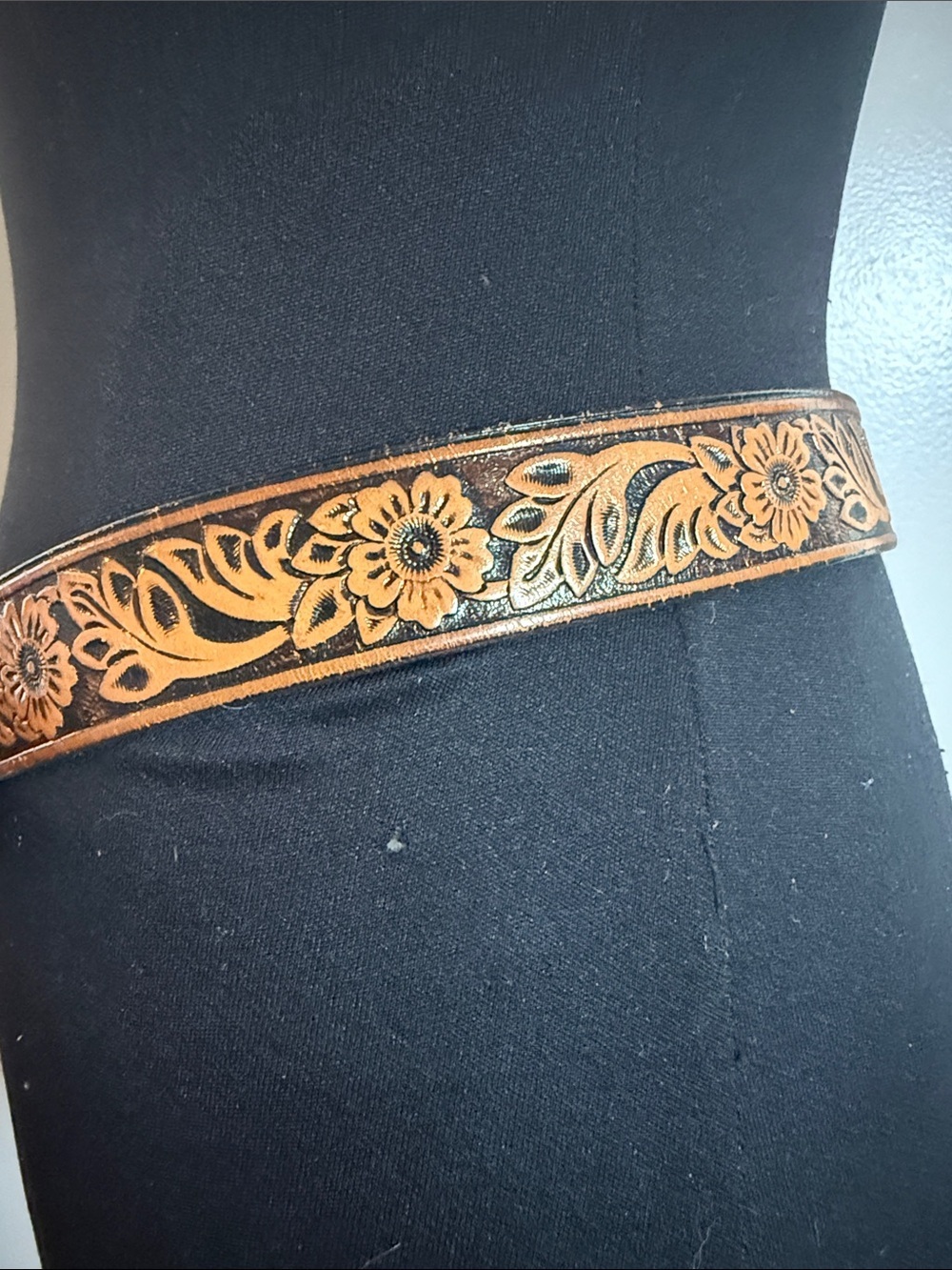 Vintage Tooled Leather Floral Western Belt Dark Brown Brass Buckle Boho No.3 - Picture 4 of 7